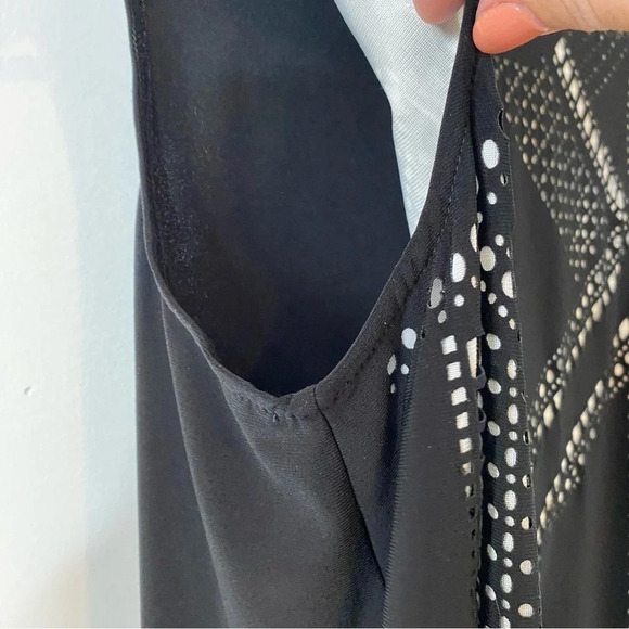 Cartise M Black High Neck Tank Top with Cut Out Design - Picture 5 of 16